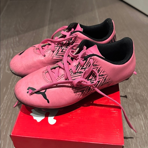 Puma Kids Soccer Shoes Size 1 - Picture 2 of 6